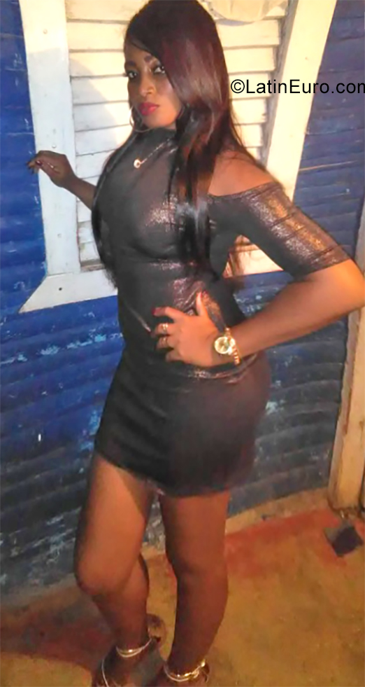 Date this attractive Dominican Republic girl Evelin from Santo Domingo DO34568