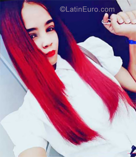 Date this happy Dominican Republic girl Yina from Santo Domingo DO34581