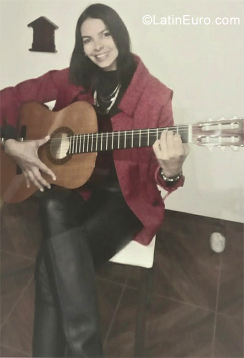 Date this exotic Colombia girl Cecilia from Bogota CO25274