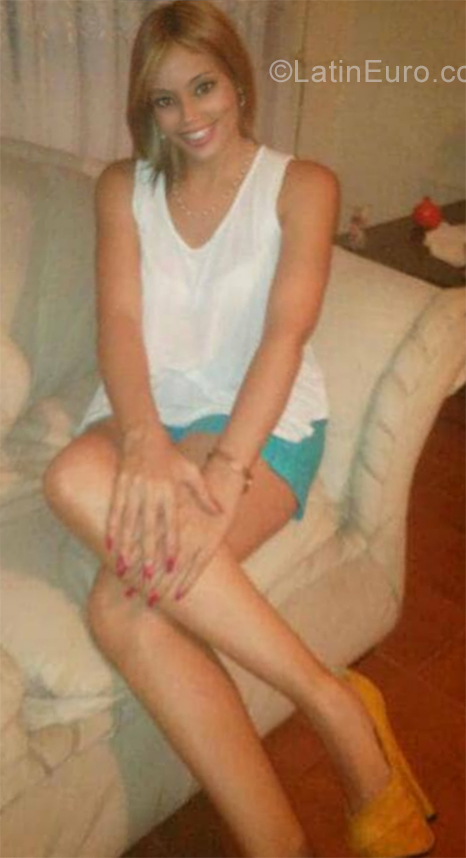Date this passionate Venezuela girl Jennifer from Caracas VE2350