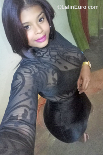 Date this stunning Dominican Republic girl Oscateren from Santiago DO34675