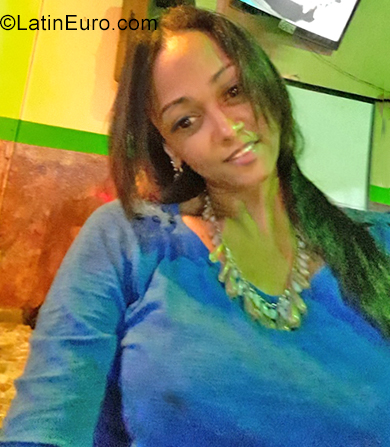 Date this happy Dominican Republic girl Valencia from Santo Domingo DO34703