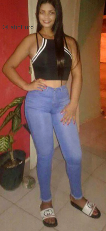 Date this athletic Venezuela girl Karla from Cumana VE2370