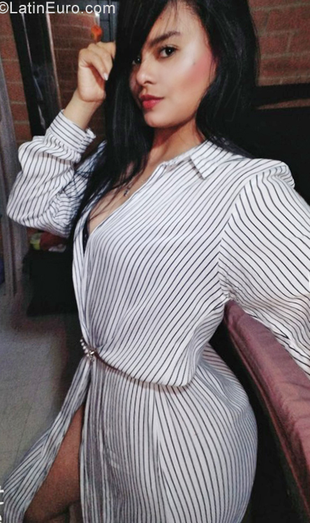 Date this beautiful Colombia girl Camila from Bogota CO25333