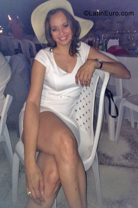 Date this hard body Panama girl Gabriela from Panama PA1151