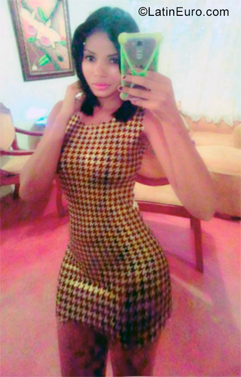 Date this pretty Dominican Republic girl Yafreisy from Santo Domingo DO35099