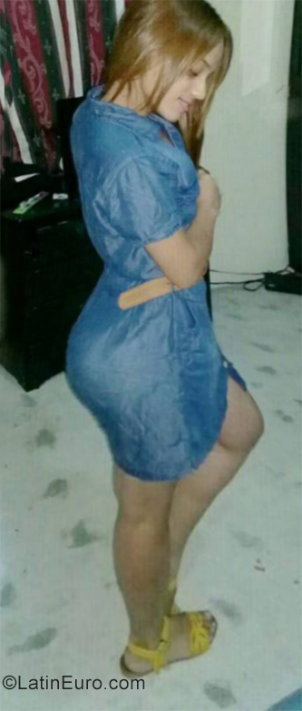 Date this attractive Colombia girl Pauin from Medellin CO25367