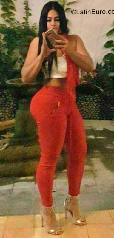 Date this voluptuous Colombia girl Paula from Cali CO25371