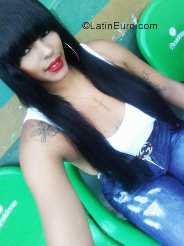 Date this hard body Dominican Republic girl Stephanie from Santo Domingo DO34838