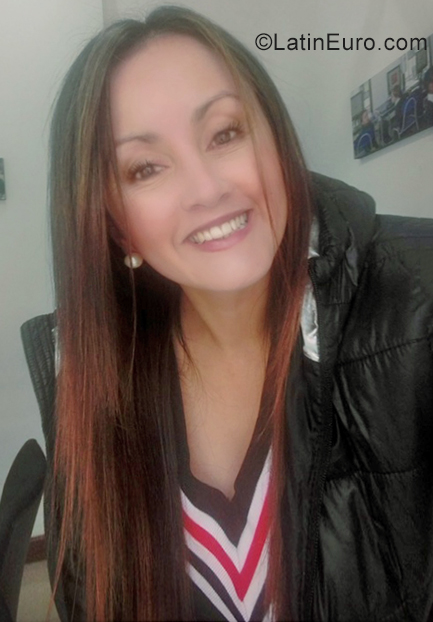 Date this young Colombia girl Dora from Bogota CO25395