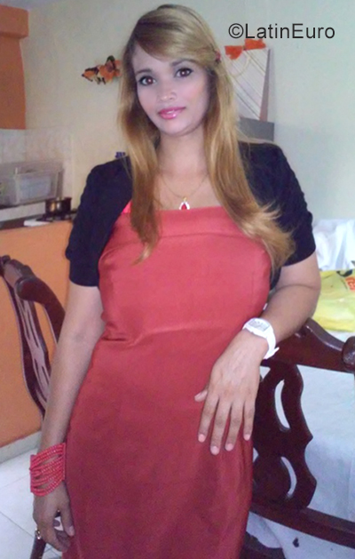 Date this athletic Dominican Republic girl Deruy from Santo Domingo Este DO34876