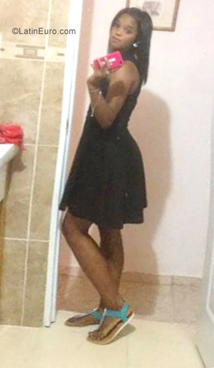 Date this exotic Dominican Republic girl Emma from Punta Cana DO34886