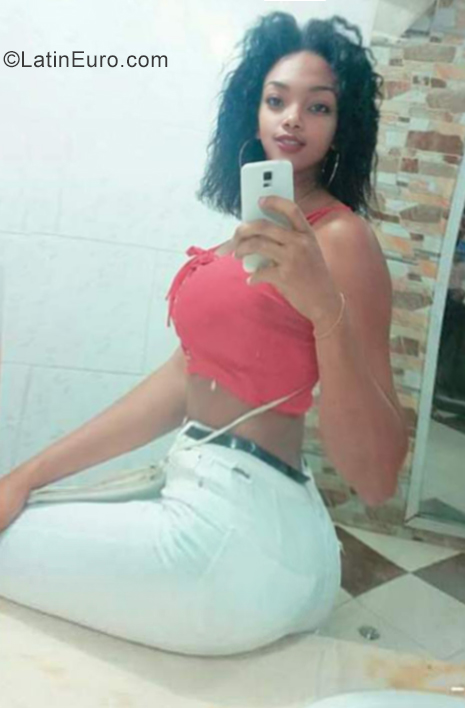 Date this exotic Dominican Republic girl Jafreisy from San Pedro De Macoris DO34923