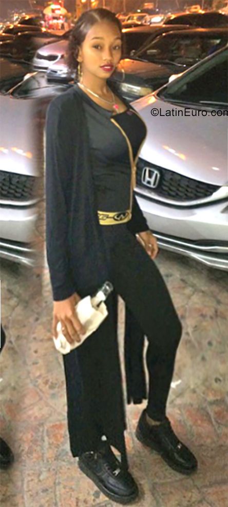 Date this foxy Dominican Republic girl Karol bebesita from Santo Domingo DO34933