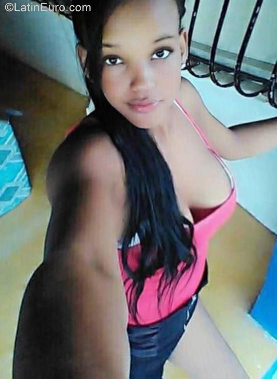 Date this exotic Dominican Republic girl Belkis from Santiago DO34974