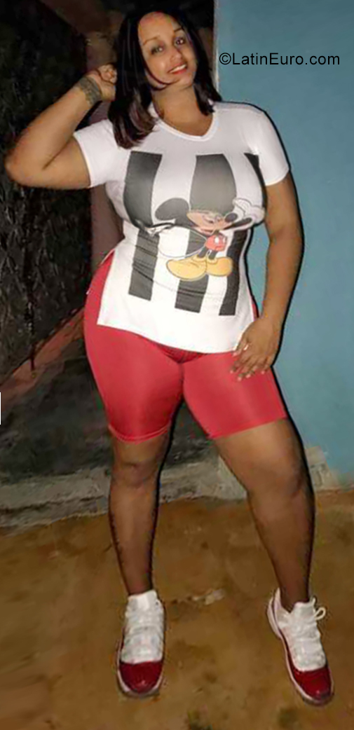 Date this stunning Dominican Republic girl Yorleny from Santiago DO34977
