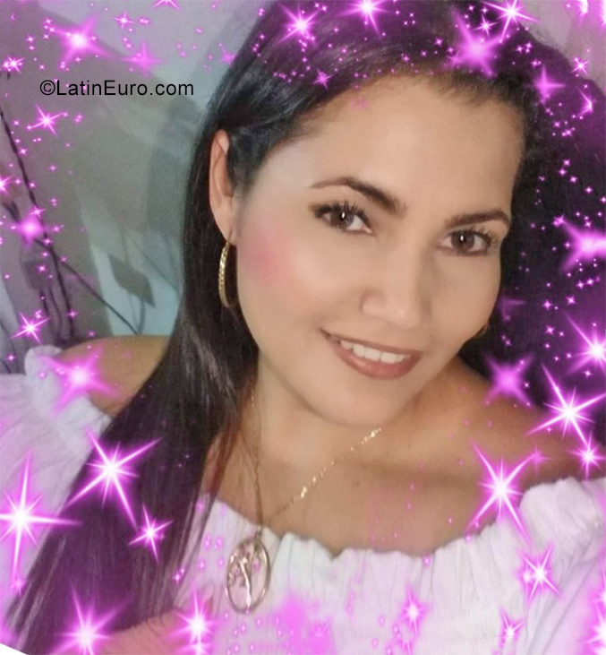 Date this sensual Colombia girl ESPERANZA from Bucaramanga CO25465