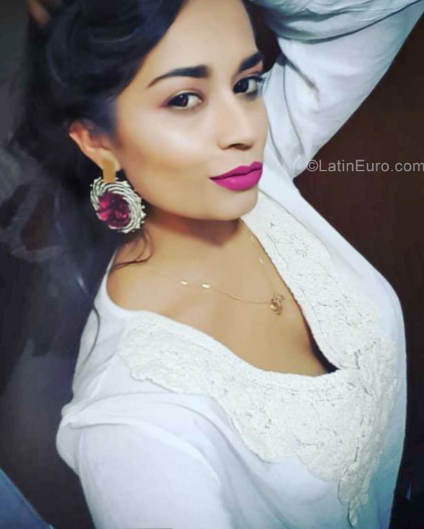 Date this stunning Colombia girl Carol from Bogota CO25475