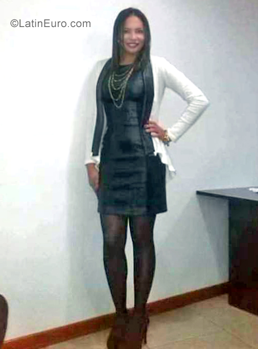 Date this cute Colombia girl Yira from Bogota CO25478
