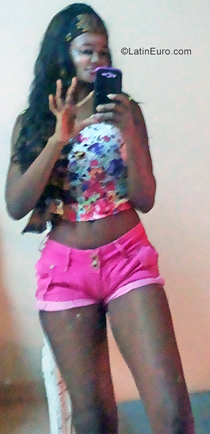 Date this sensual Colombia girl Lucia from Pereira CO25483