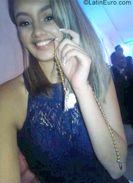 Date this funny Paraguay girl Leticia from Encarnacion PY19