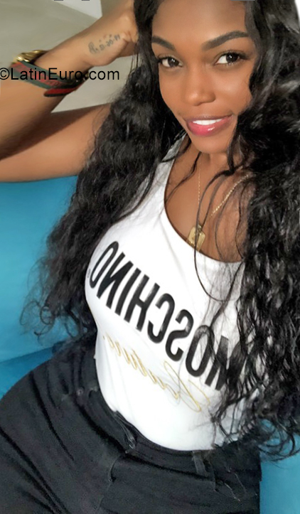 Date this exotic Colombia girl Andrea from Cali CO25492