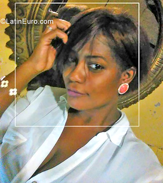 Date this pretty Dominican Republic girl Yajaira from Santo Domingo DO35048