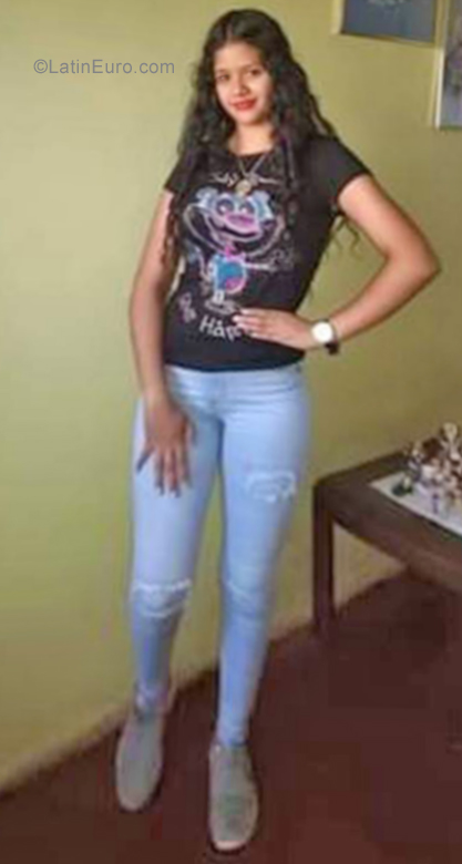 Date this sensual Venezuela girl Alejandra from Cumana VE2446