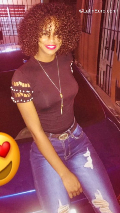 Date this hot Dominican Republic girl Mari from Santo Domingo DO35084