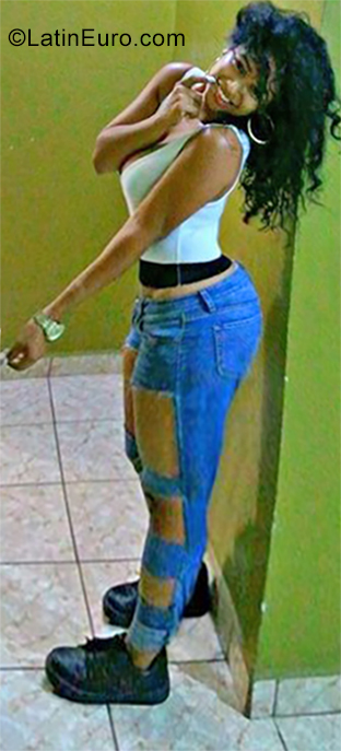 Date this attractive Dominican Republic girl Ariana from La Romana DO39989