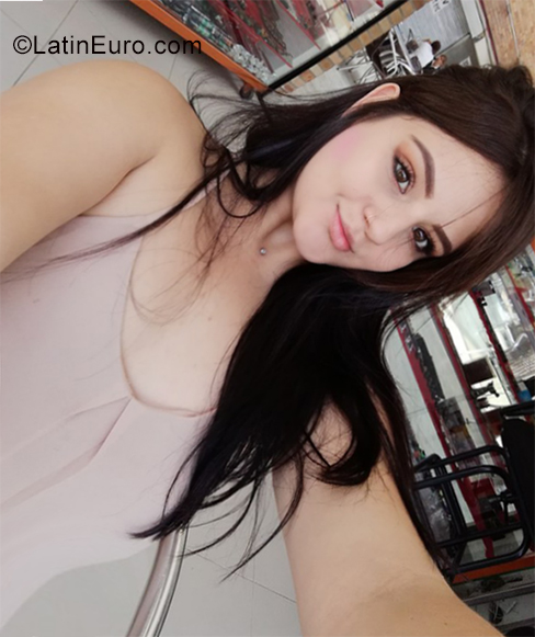 Date this exotic Colombia girl Carolina from Medellín CO25516