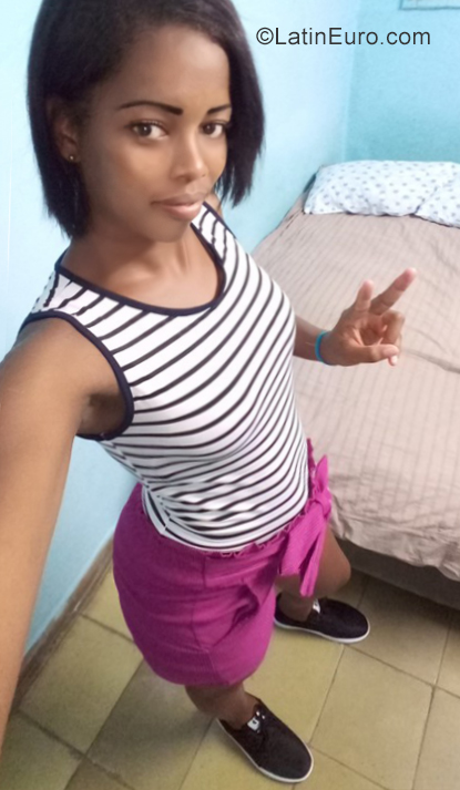 Date this hot Cuba girl Leyanis from Havana CU536
