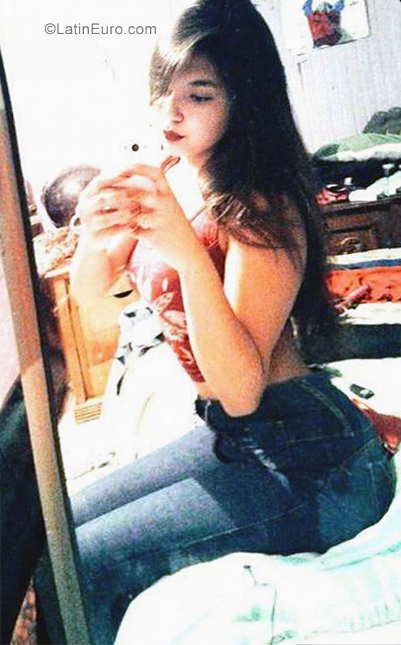 Date this attractive Venezuela girl Romerly from Caracas VE2455