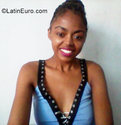 Date this happy Brazil girl Gessica from Belo Horizonte BR10851