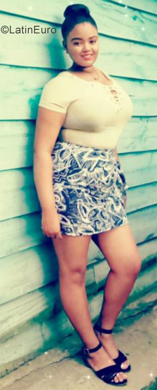 Date this sultry Dominican Republic girl Andrea from Santo Domingo DO35170