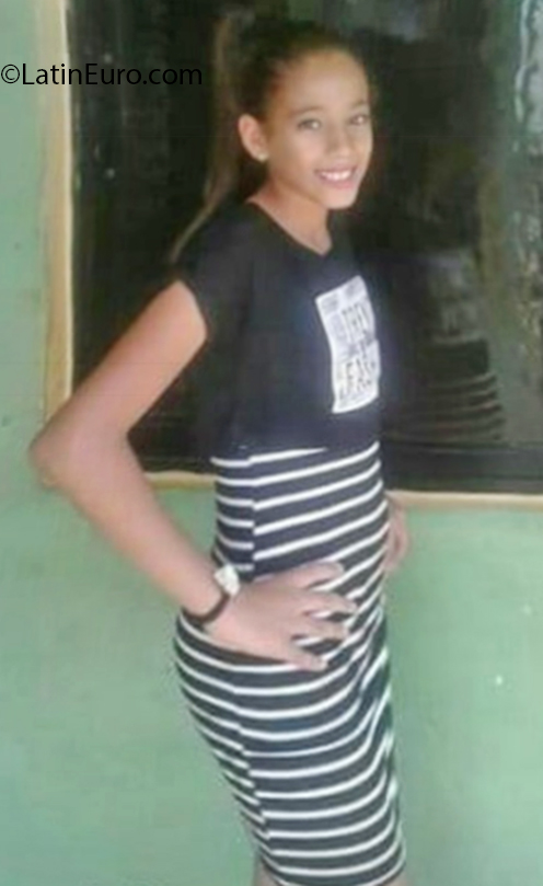 Date this funny Dominican Republic girl Bella from Santo Domingo DO35193