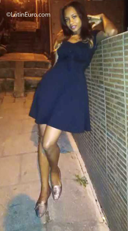 Date this sensual Colombia girl Nore from Medellin CO25561