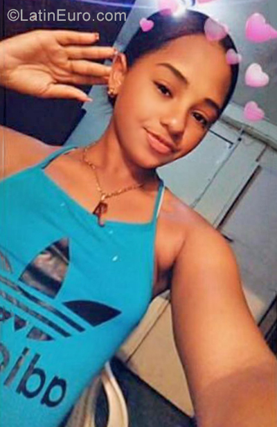 Date this pretty Dominican Republic girl Scarlentte from La Romana DO35235