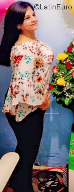 Date this stunning Honduras girl Elizabeth from San Pedro Sula HN2667