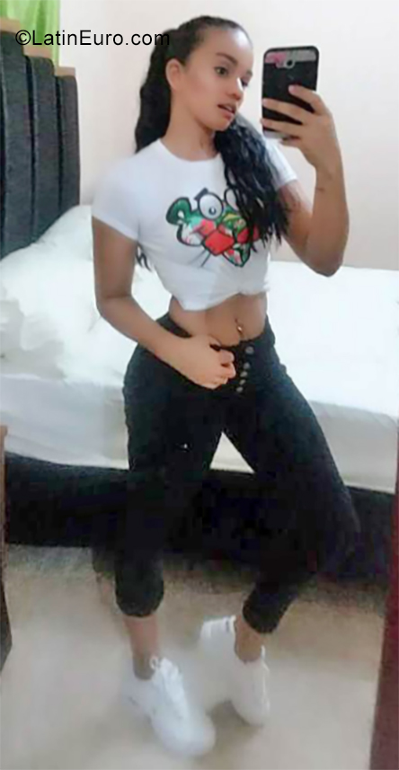 Date this tall Dominican Republic girl Gabriela from La Vega DO35284