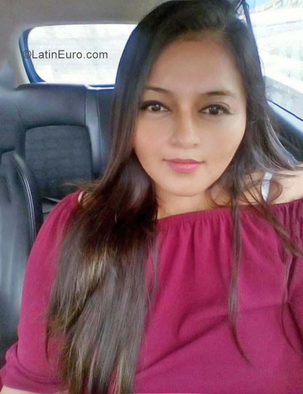 Date this foxy Ecuador girl Rosa from Guayaquil EC341