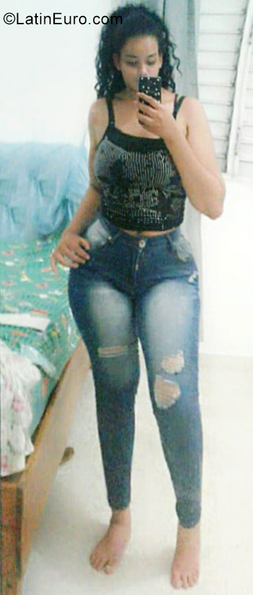 Date this gorgeous Dominican Republic girl Yissell from Bonao DO35287