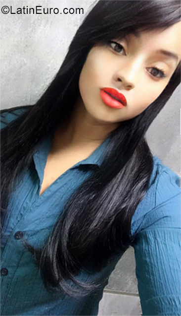 Date this stunning Dominican Republic girl Rosa from Santo Domingo Este DO35294