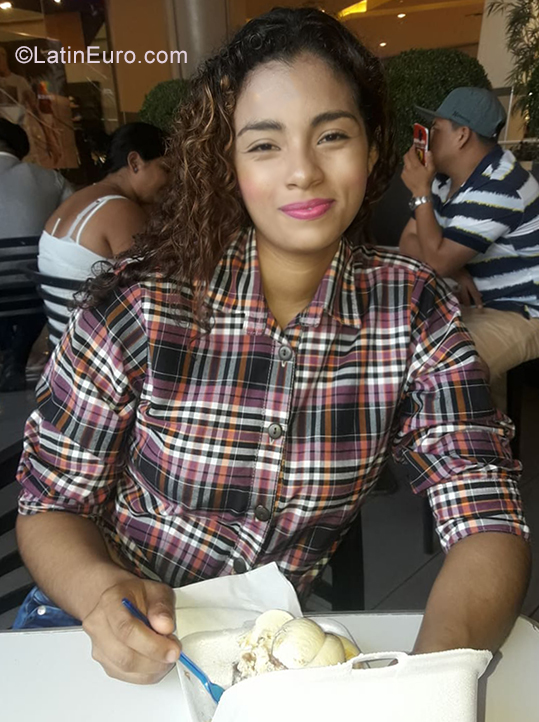 Date this charming Ecuador girl Betsy from Guayaquil EC344