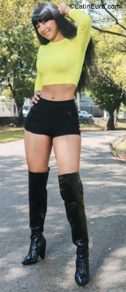 Date this hard body Dominican Republic girl Marichel from Santo Domingo DO35313