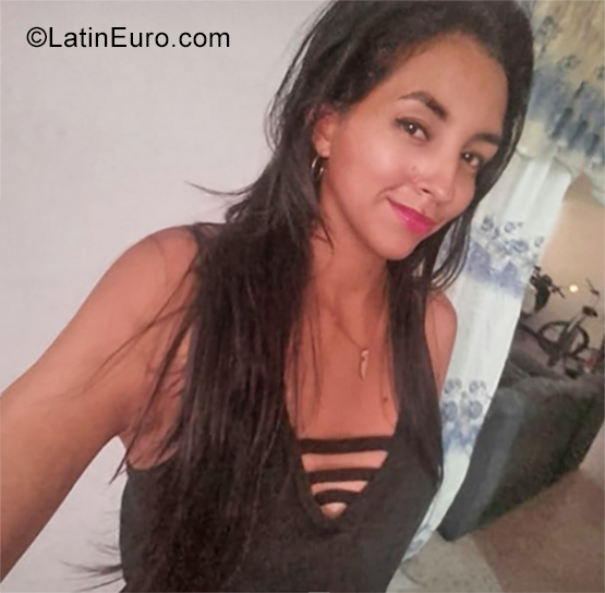 Date this young Colombia girl Andrea from Cali CO25674