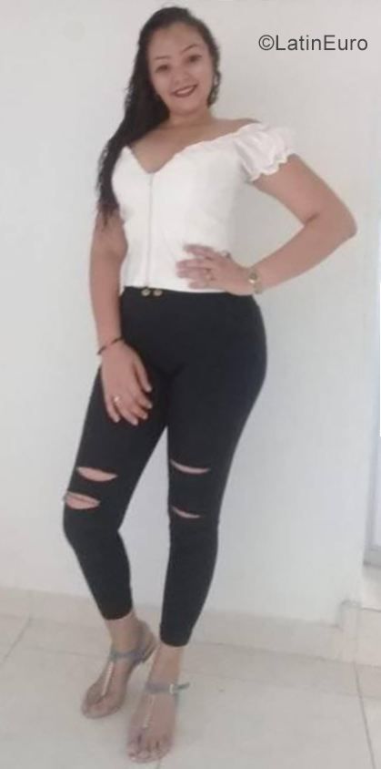 Date this nice looking Colombia girl Gabriela from Santa Marta CO25702