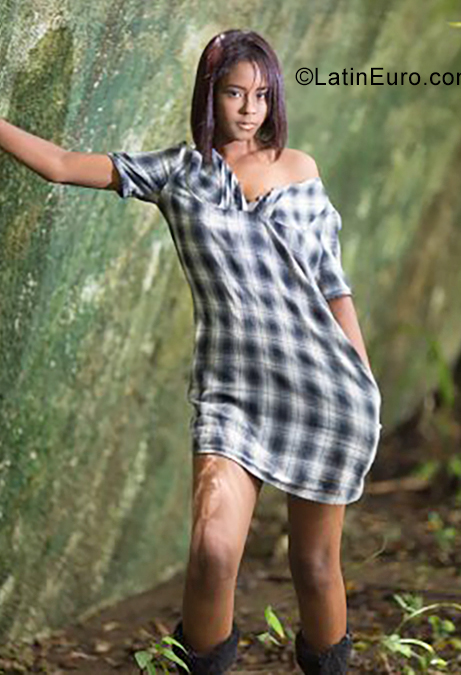 Date this sultry Dominican Republic girl Sofia from Santo Domingo DO35401