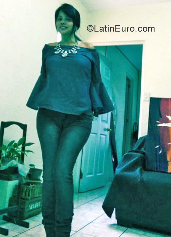 Date this foxy Guatemala girl Thyna from Guatemala City GT108