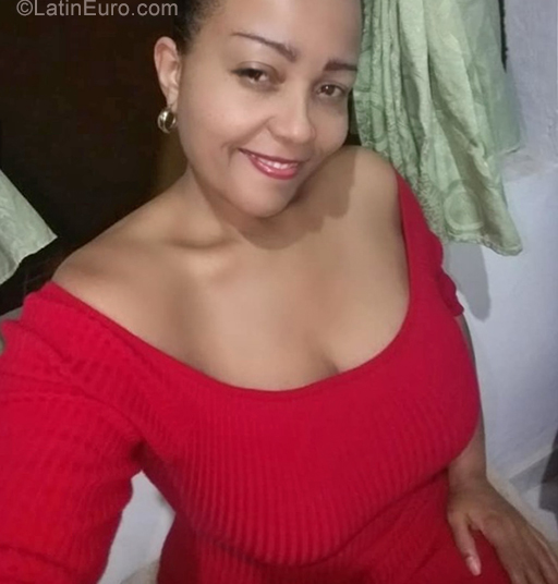 Date this attractive Colombia girl Arely from Apartado CO25745